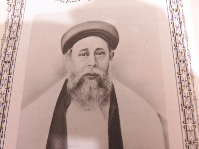 נושא: תמונת הרב משה מלכא זצ"ל. כדאי לציין מתוך ספר חכמי המערב בירושלים של הרב שלמה דיין שליט"א.