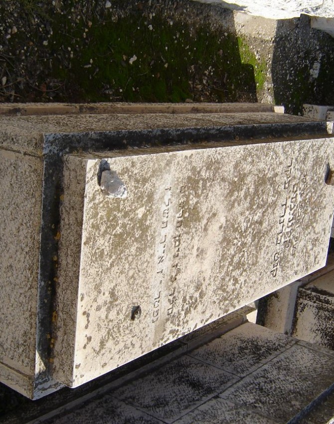 תמונת קבר קלונימוס בקר
