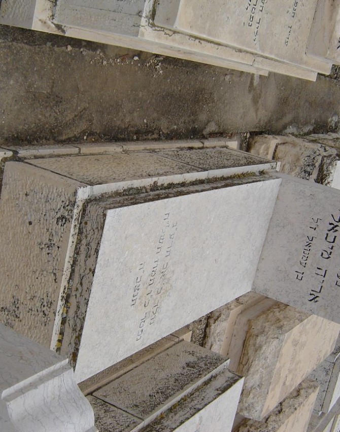 תמונת קבר אריה מיכאלי