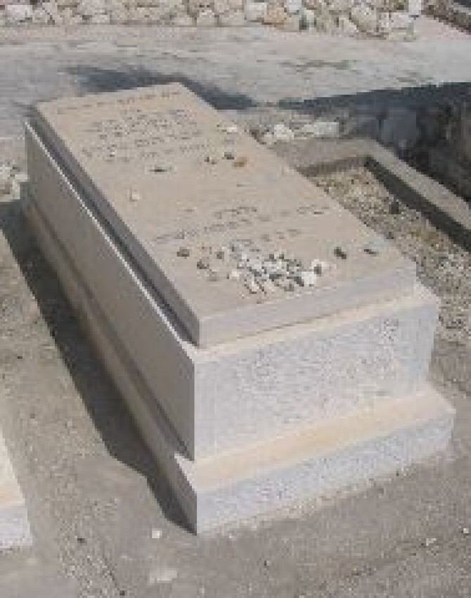 תמונת קבר אברהם פרץ