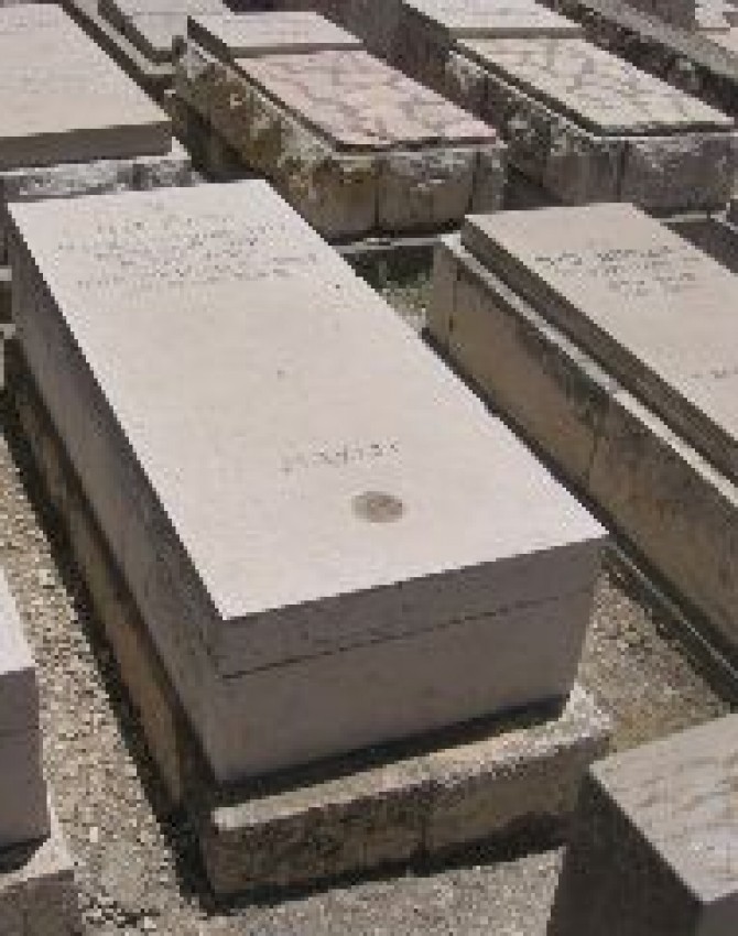 תמונת קבר קיילה זגגי