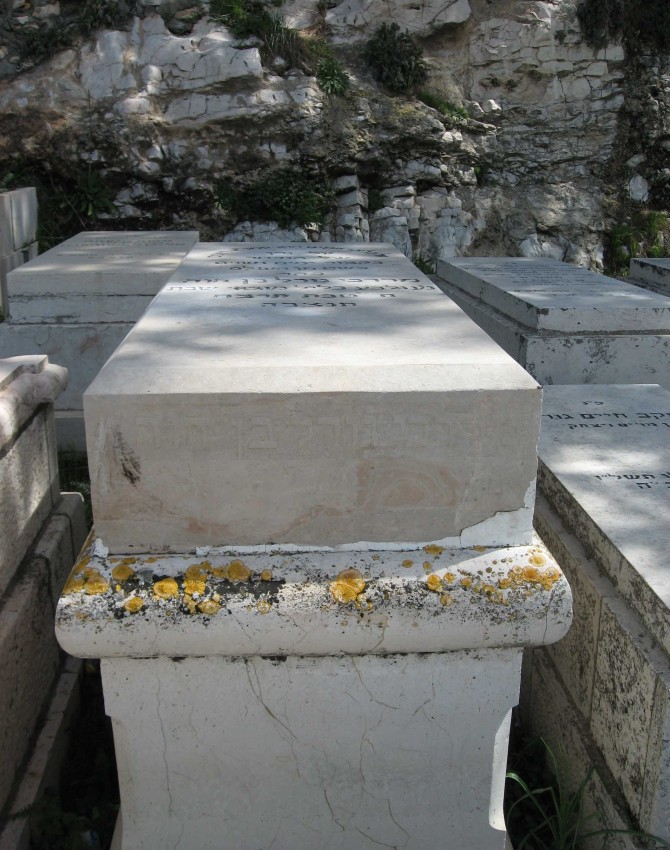 תמונת קבר מרדכי גורל