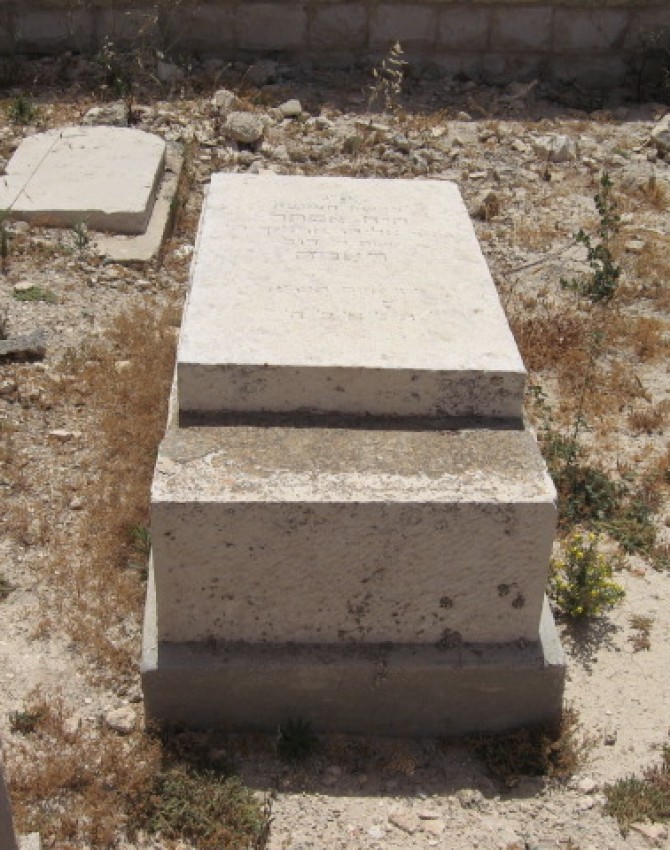 תמונת קבר חיה אסתר ראטה