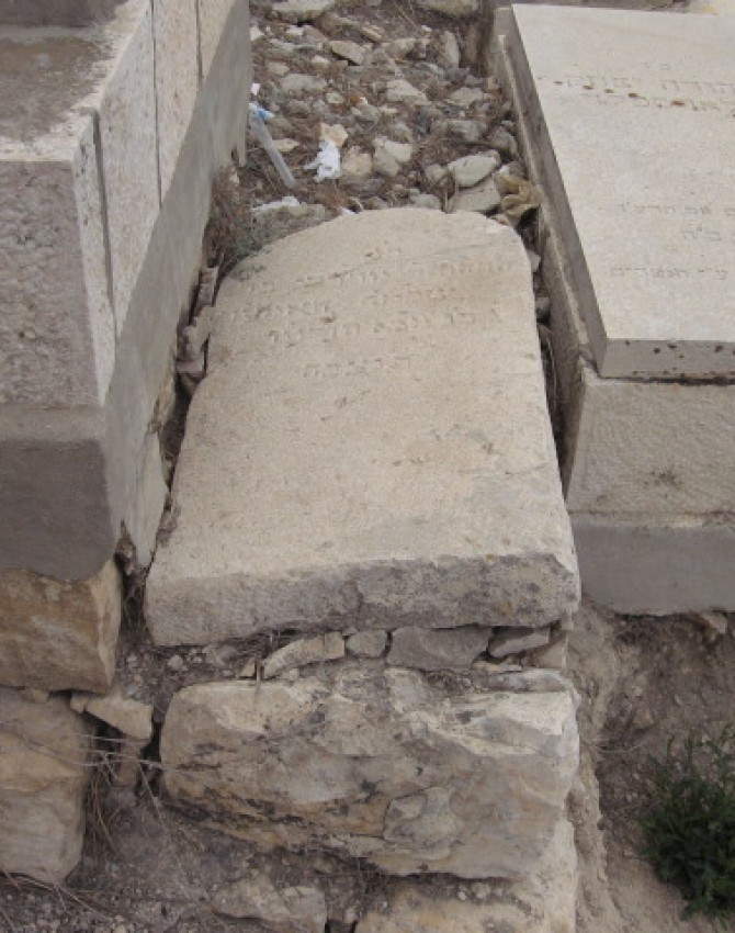 תמונת קבר מרדכי האמער